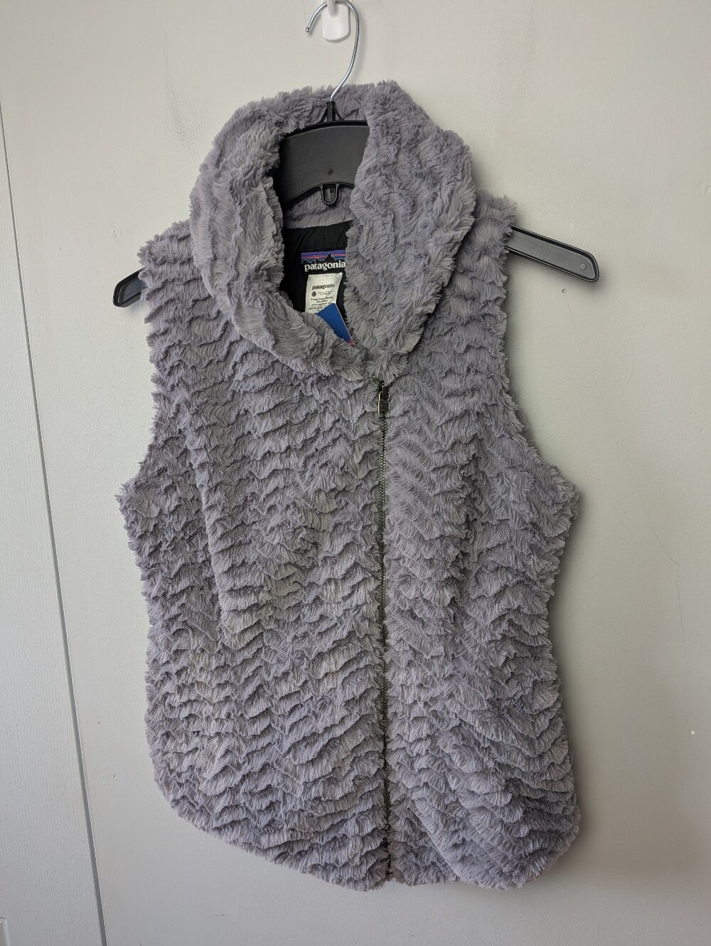 NWT PATAGONIA Women Sleeveless Vest Full Zipper Size Small Gray Pelage Faux Fur